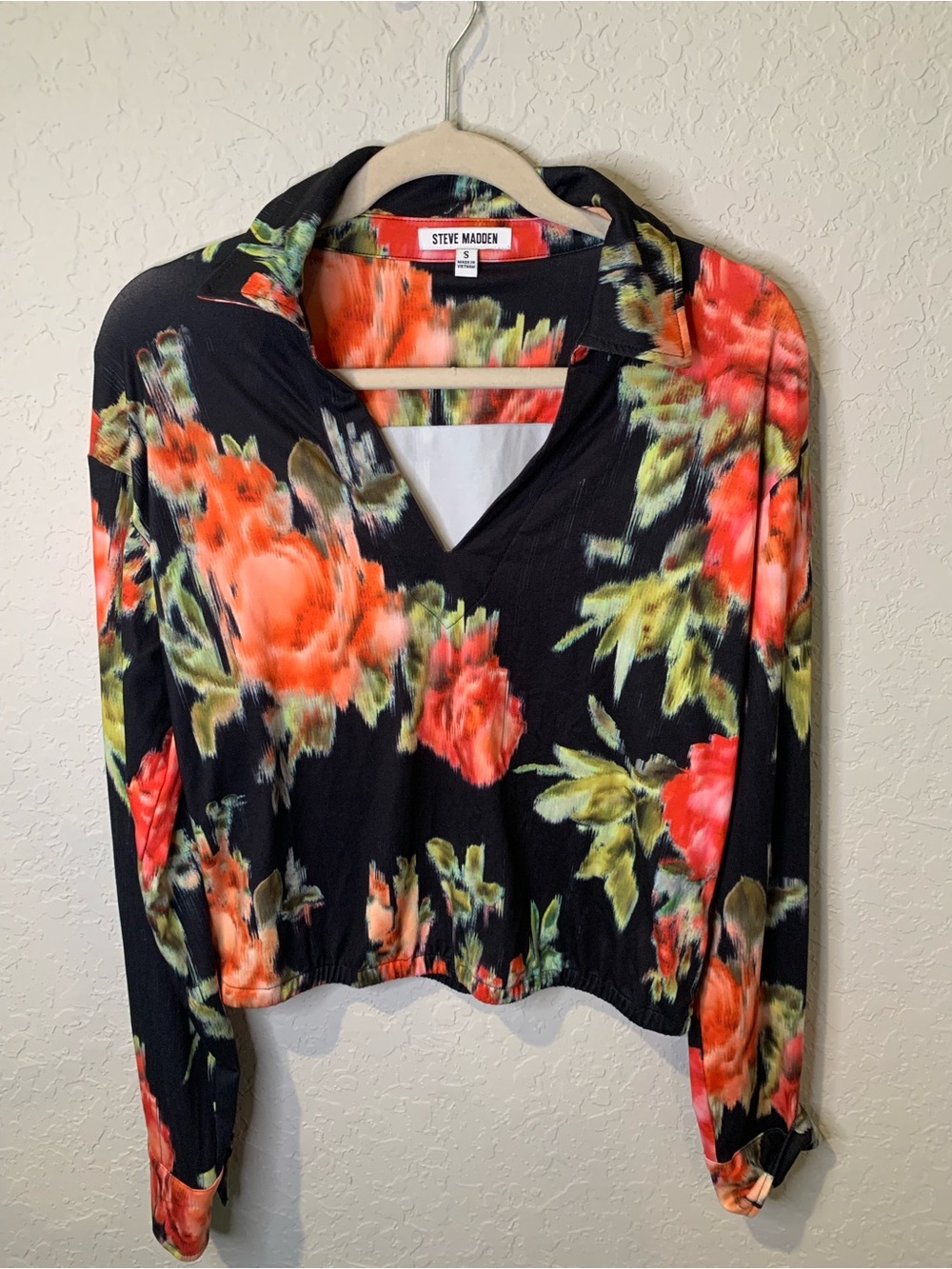 Steve Madden Black Floral V-Neck Long Sleeve Top - Coral & Green Print Variation